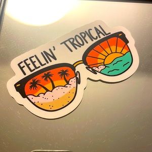 Hey everyone I’m clearing out my closet so take a look 👀